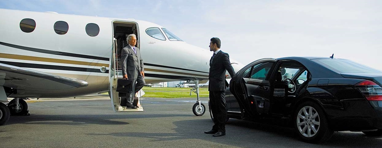 Bloemenwinkel Royal Flower in Zeist Bloemenwinkel Royal Flower in Zeist, Bruidsbloemen, Bruidsboeket, Rouwarrangementen, Zakelijke Receptieboeketten, Bloembinderij.